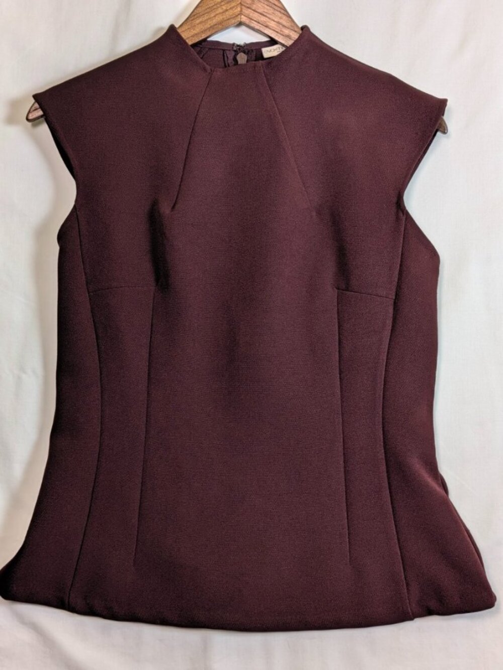 Eva Mendes Women's 8 Burgundy Structured Sleeveless Fitted Top